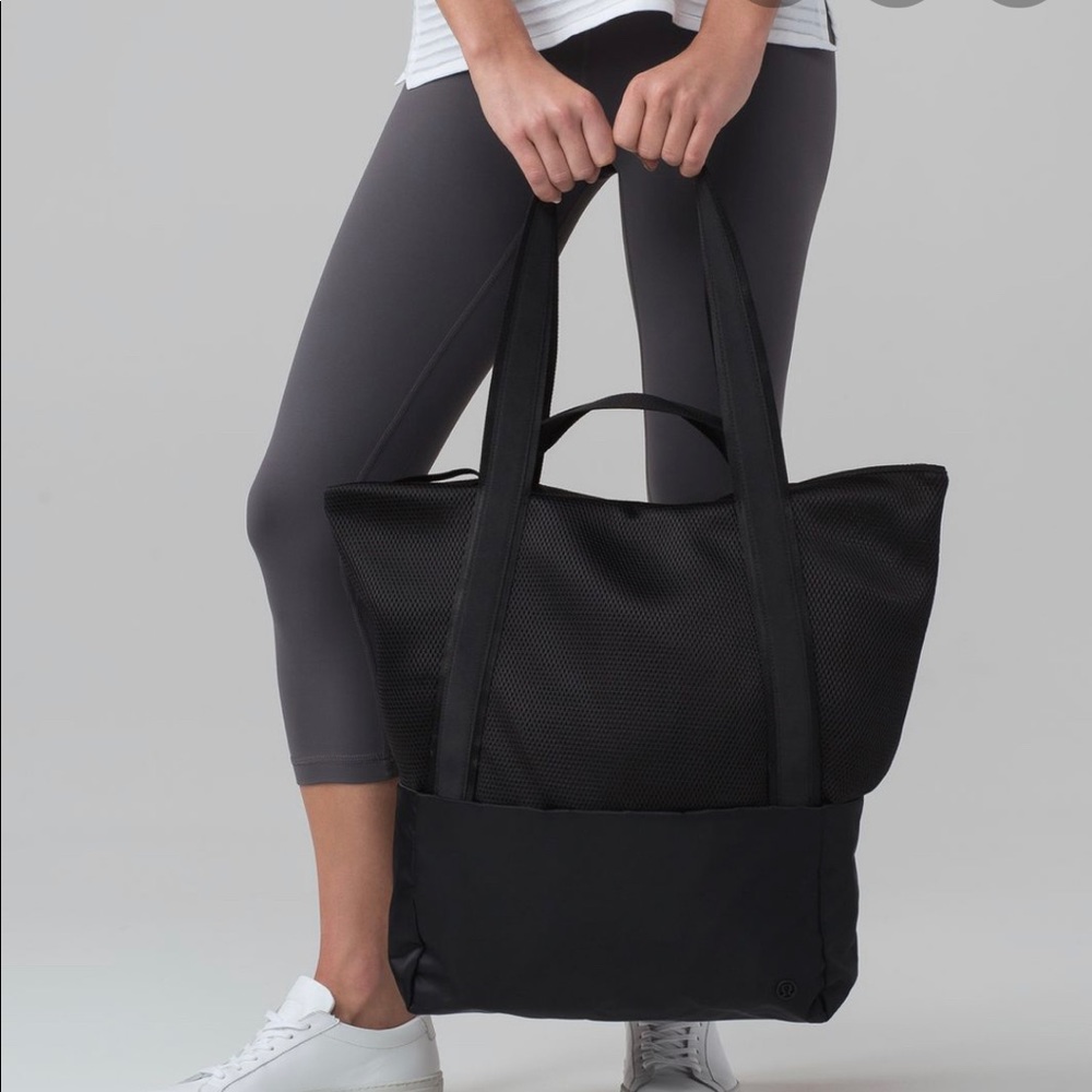 Lululemon Hot Mesh Tote 30L
